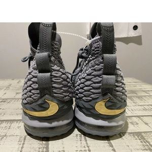 Lebron 15s Wolf Grey City Edition